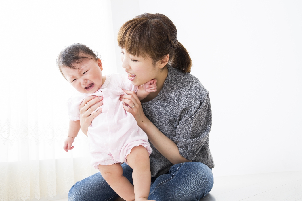 赤ちゃんはなぜ黄昏泣きするの 3ヵ月コリックの原因と対処法 Mamatas ママタス